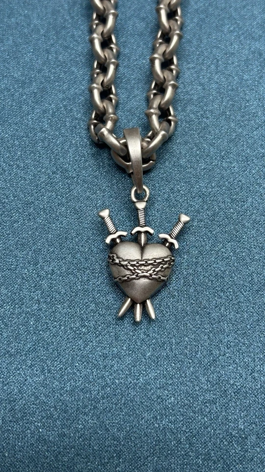 Cadena de eslabones de cable con espiga de plata de ley tres de espadas corazón cadenas colgante 70 g Foto 2 de 4