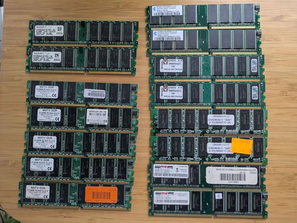 Collection of fifteen DDR1 400MHz PC3200 RAM Modules