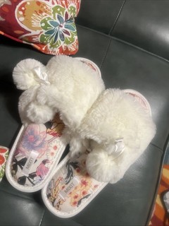 NWT MIXIT Faux Fur Slippers W Pom Poms Women Size MED 5 6/SUPER CUTE & SEXY