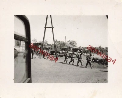 Avancée des soldats hongrois et allemands sur le front de l'Est de Minsk - Photo 1/2