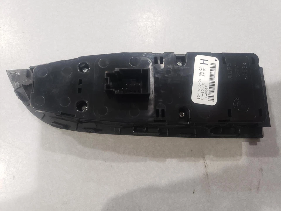 14 15 16 17 Interruptor de espejo retrovisor e ventana BMW M6, 4 puertas (Gran Coupé) VER OPCIONES Foto 2 de 4