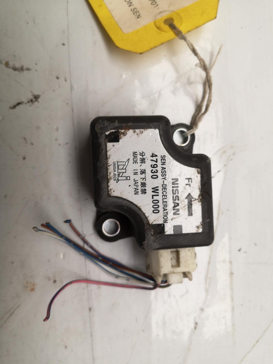 NISSAN ELGRAND MK2 E51 2002 - 2006 YAW RATE SENSOR 63610