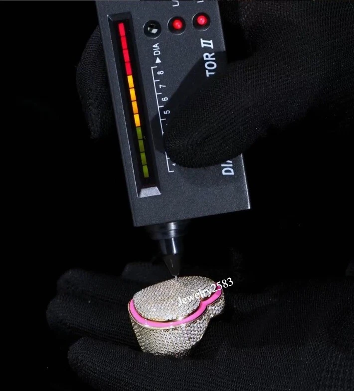 Anillo de boda para él de plata 925 con corazón de esmalte rosa moissanita natural helada Foto 2 de 4