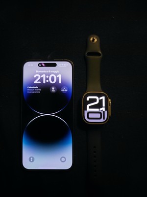  VB iPhone 14 Pro Max mit Apple Watch Ultra 1st. Gen