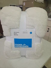 New with tags! Full /Queen Solid white Jacquard Plush Blanket - Room Essentials