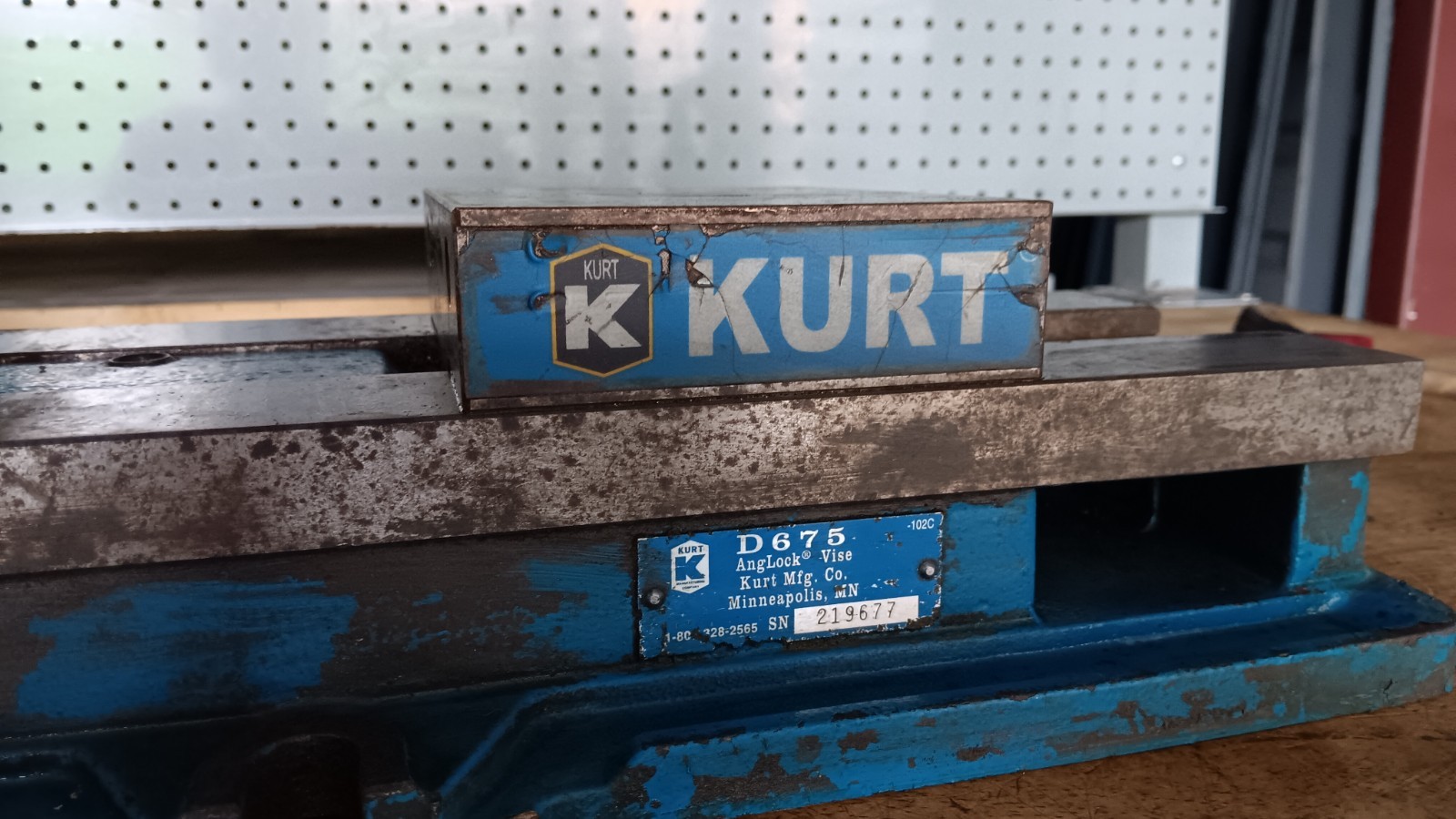 Kurt AngLock D675 Machine Vise