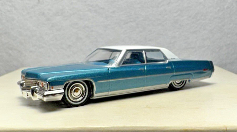 Greenlight 1973 Cadillac Sedan deVille BLUE/WHITE GL-210 1:64