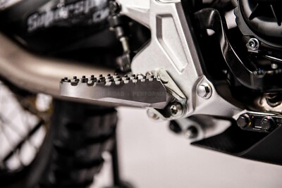 Pedane Poggiapiedi Per Yamaha Tenere 700/XTZ700 | 2019-2024 | Superficie Seghettata | Nero - Foto 14