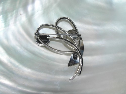 Vintage Sterling Silver Marked Abstract Heart Ribbon with Black Oval Cab Pin - Picture 3 of 4