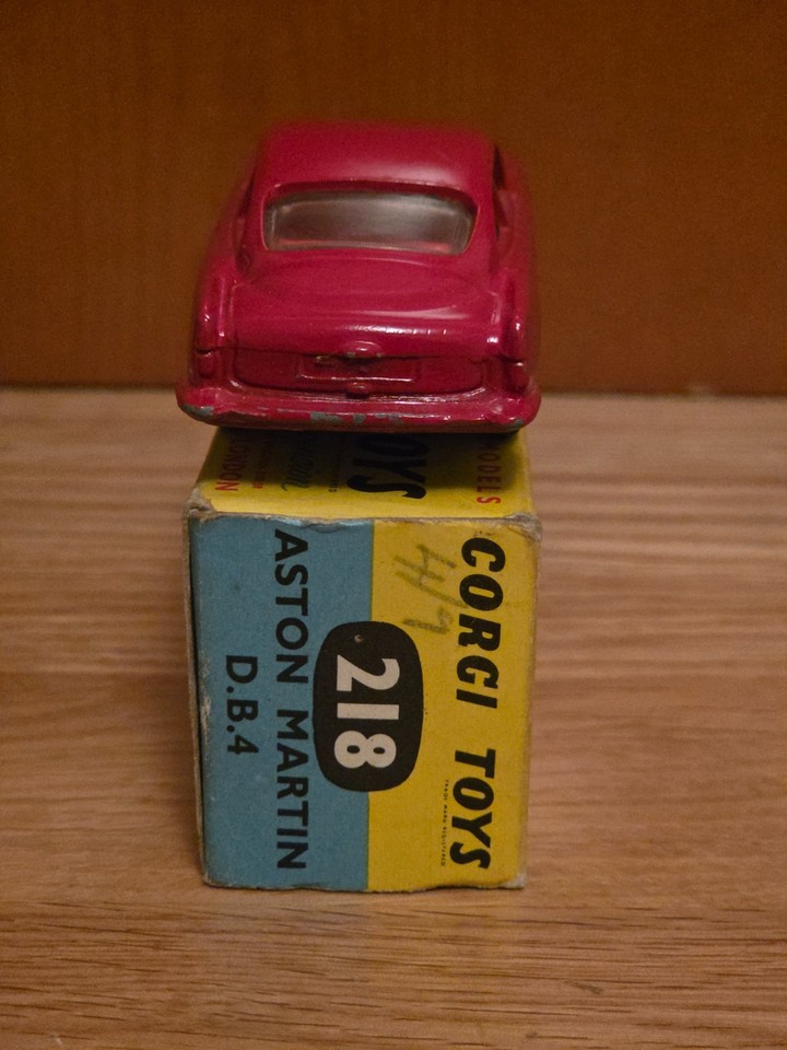 Corgi 1:43 - Modell készlet - Corgi Aston Martin D.B.4 Ref 218