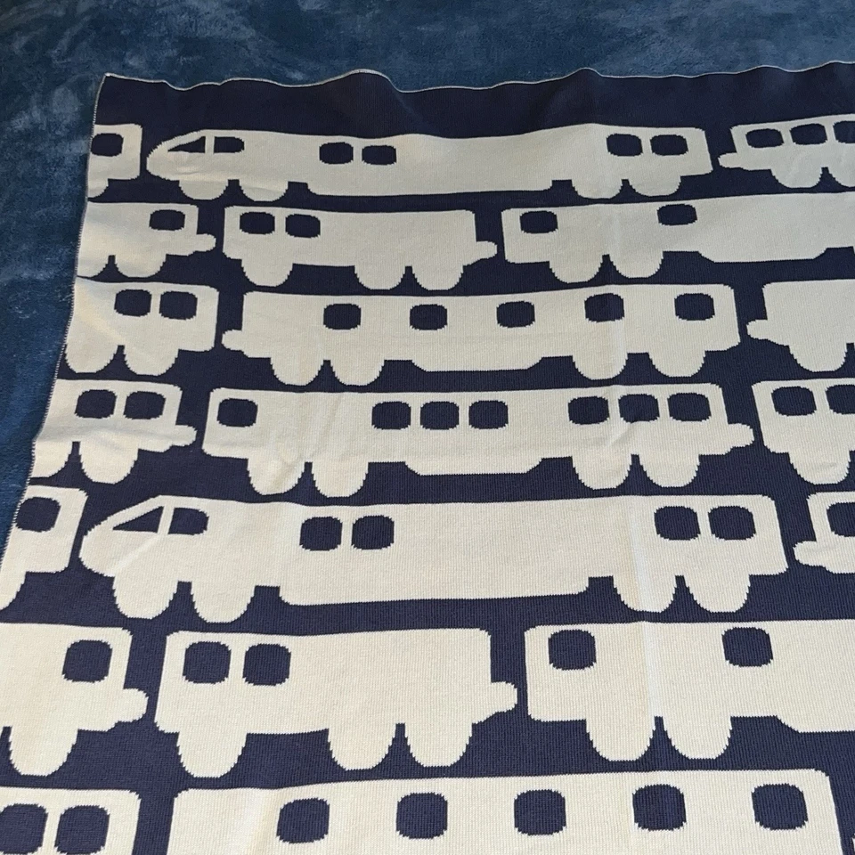 Manta bebé diseño retro Orla Kiely x Target Trains Trolley Cars azul beige Foto 4 de 4