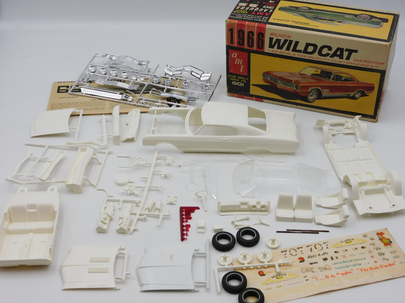 Image of AMT Buick Wildcat 1/25  1966 car vintage customizing plastic kit 6526-150 w/box