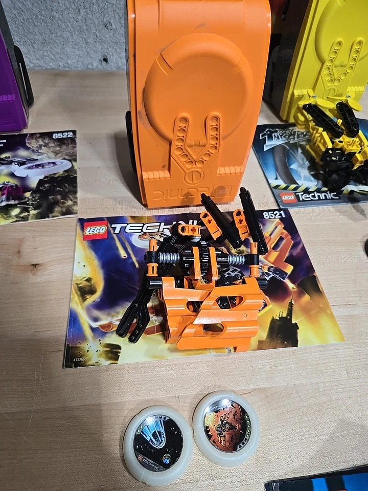Lot Lego TECHNIC THROWBOTS 8504-8507 W/ 8521 Flare 8522 Spark Canisters Manuals - Image 3 of 4