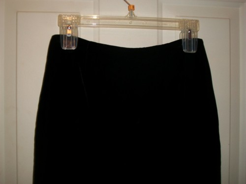 Josephine Chaus black velvet long skirt size 4 NWOT - Picture 3 of 6