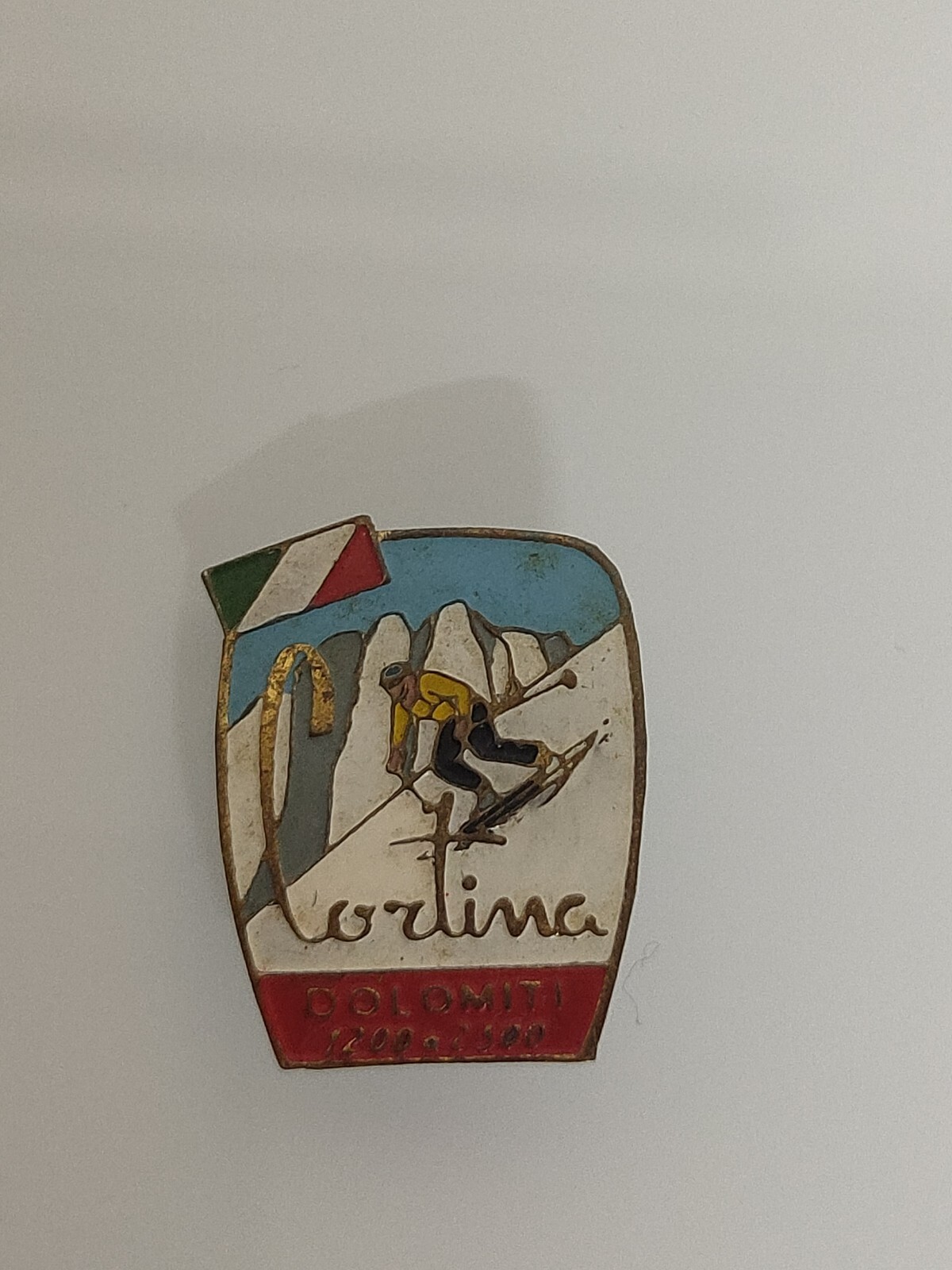 ANTIGUO PIN IMPERDIBLE CORTINA DOLOMITI PEQUEÑO ESQUI ESMALTADO AÑOS 50' DIFÍCIL