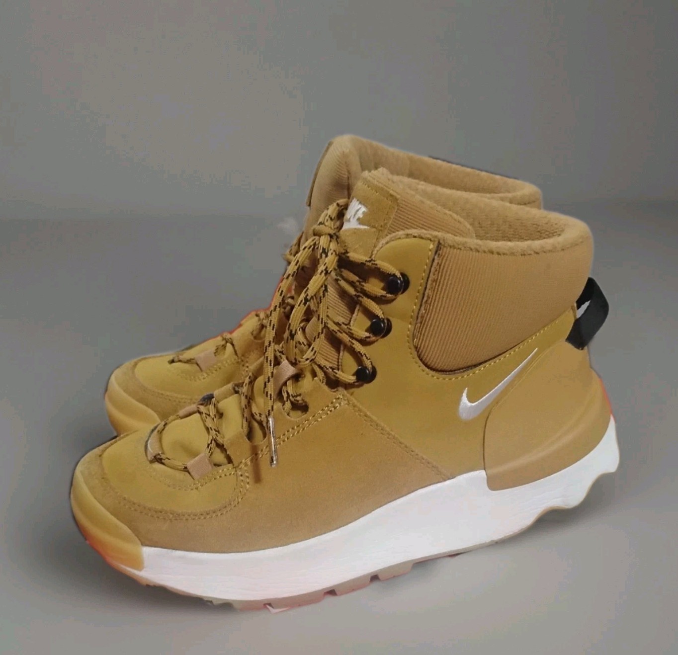 2022 Nike City Classic Wheat Boot Sneakers for Men Size 6.5 Fits Women 8