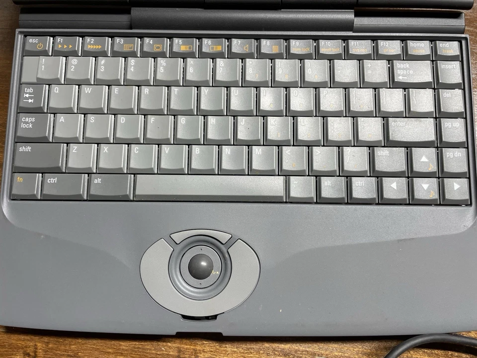 Vintage Digital HiNote Ultra 433 Laptop + Docking Station + Manuals/COA Bundle - Image 3 of 4