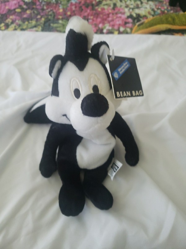Warner Brothers Pepe Le Pew Bean Bag Plush Skunk WB Studio Store 1998 9"
