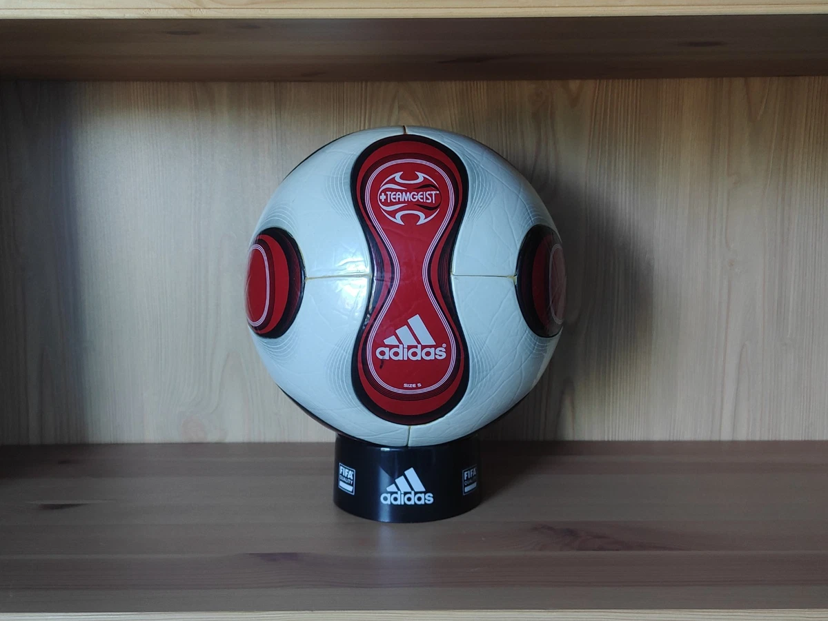 Preços baixos em Bola Adidas 2006 | eBay