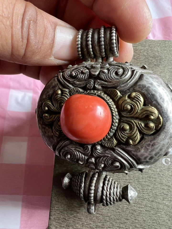 "Antigua caja de oración budista pátina TIBETANA GAU plata cobre coral 2,5"" RARA Foto 4 de 4