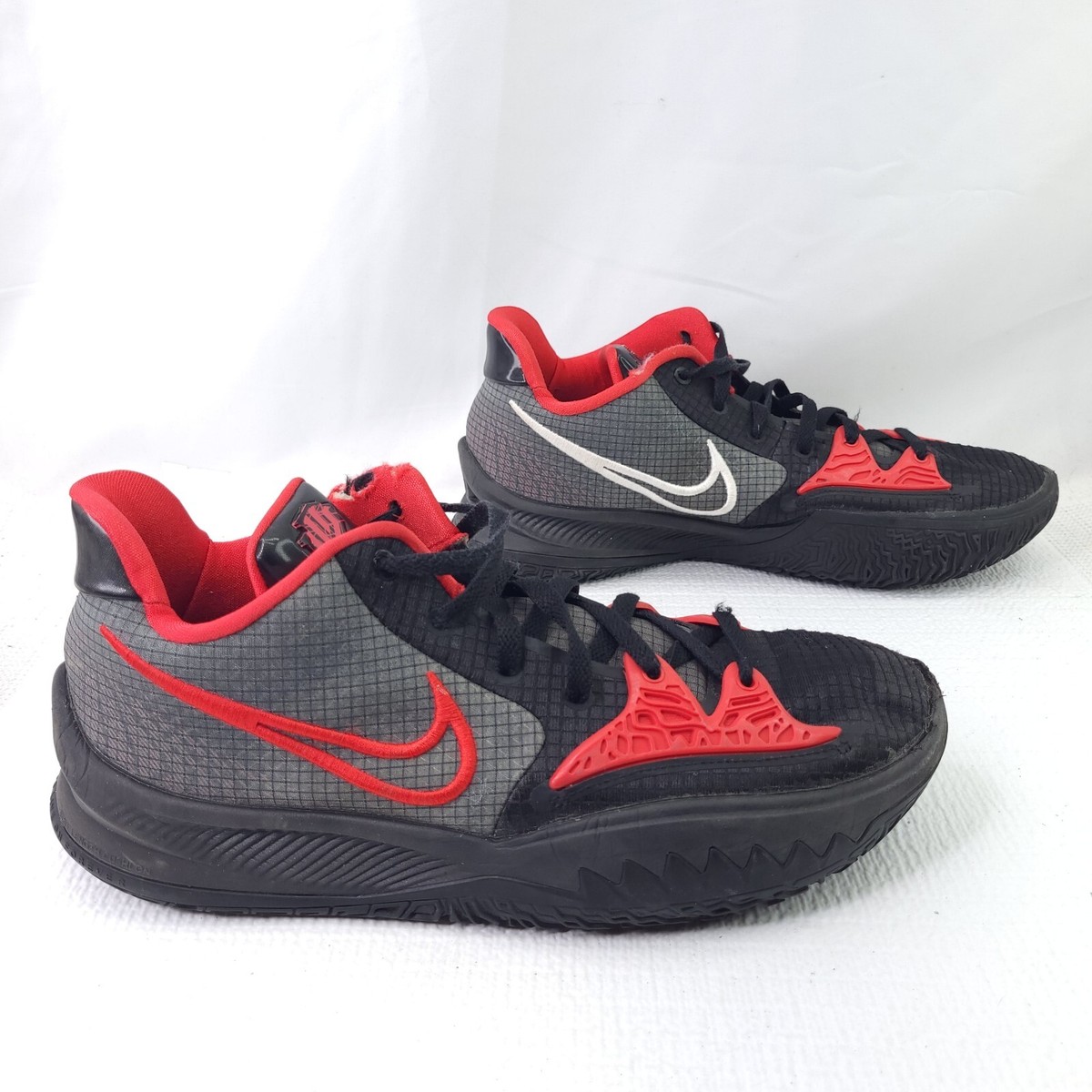 シューズ(男性用) Kyrie Low 4 Nike Kyrie Low 4 BASKETBALL 1 World 1 People CW3985-600