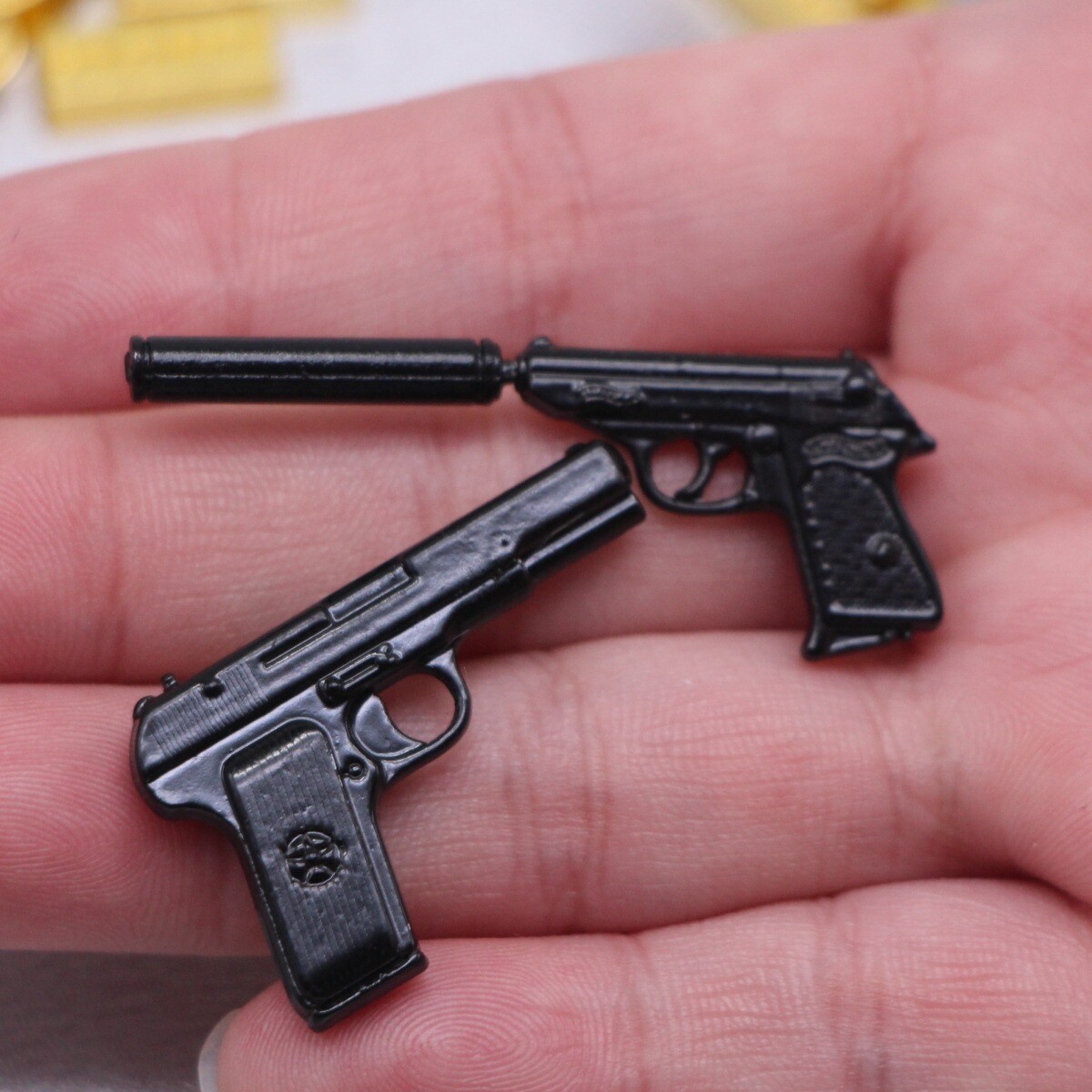 2PC Action Figure 1/6 Scale Dollhouse Miniatures Silencer Pistol