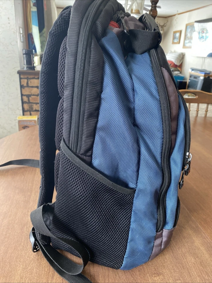 SwissGear Padded Laptop Backpack - Black, Gray and blue - Image 4 of 4