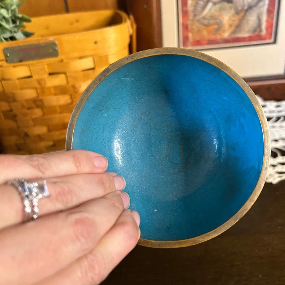 Vintage Chinese Cloisonne Enamel Bowl Blue Floral Brass Trim Small Trinket Dish - Image 4 of 4