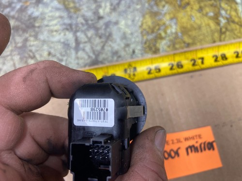 08-2012 ESCAPE 2.3L LEFT DRIVER FRONT DOOR MIRROR SWITCH - Picture 7 of 16