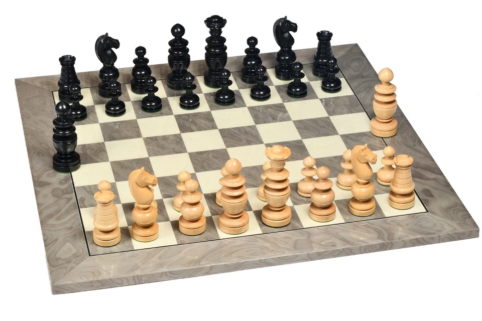 Reproduced Antique Series Regency Chess Pieces in Ebony and Box Wood - 4.3" King - Image 4 of 4