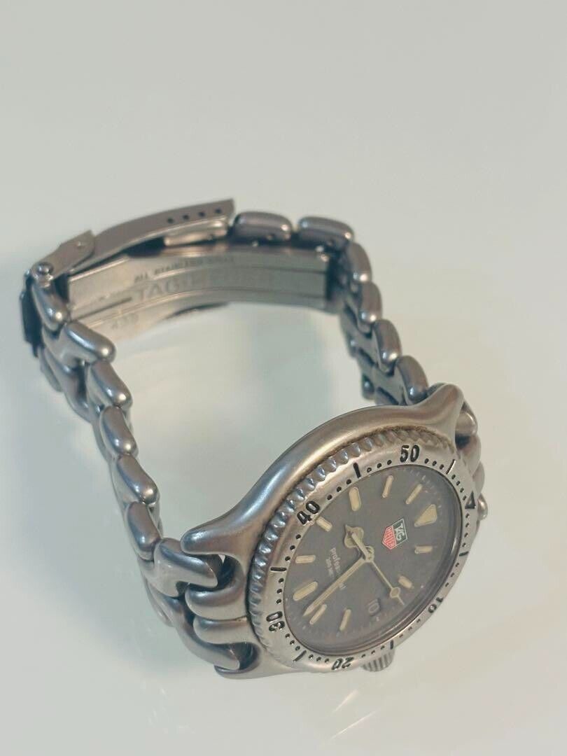 Tag Heuer Watch Quartz 26mm Men's Gray Dial Swiss Made Round Tag Heuer Watch Quartz 26mm Men's Gray Dial Swiss Made Round