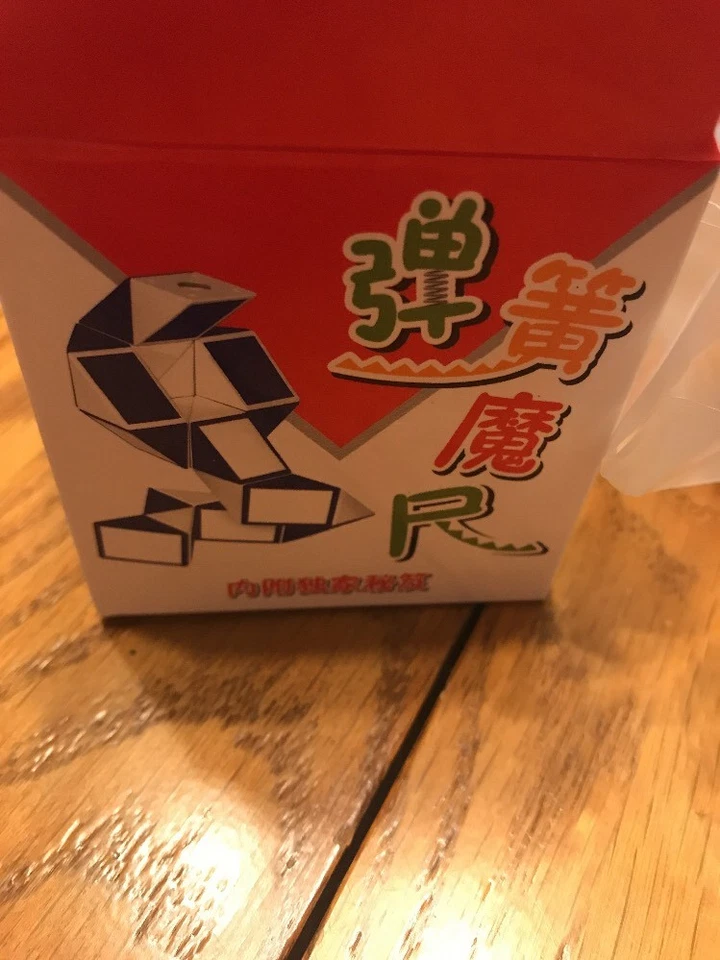 Cubo rompecabezas regla mágica serpiente negro y amarillo. Vendedores de Estados Unidos envíos N 24h Foto 4 de 4