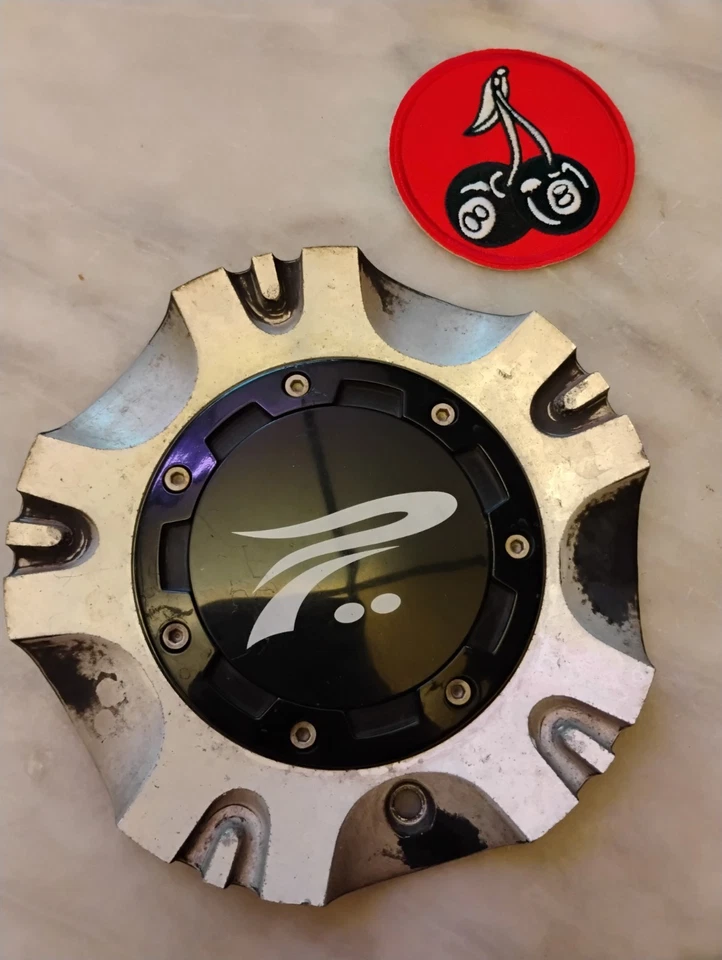 1 "P" Platinum By Ultra Wolverine Wheel Center Cap. #A89-9122B or #57251775F-2 Foto 3 de 4