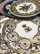 COMMEMORATIVE PLATES FROM ROYAL COLLECTION SET OF FIVE TIN 2005 2008 10"