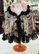 Mantelet orné de perles et sequins - vers 1900