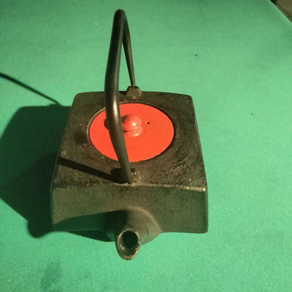 Good quality modern Japanese cast iron teapot With Red (kyusu) - 750 ml capacity - Image 4 of 4
