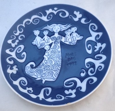 Vintage Royal Copenhagen 1972 Mother's Day Wall Plate Mom & 5 Babes (D27)