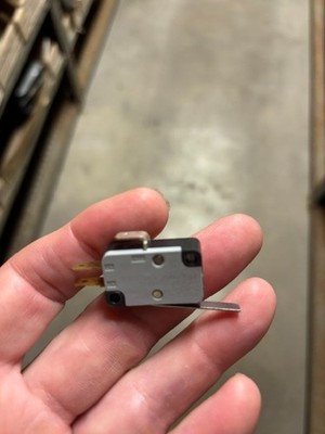 35-3942 GC ELECTRONICS SNAP ACTION BASIC SWITCH