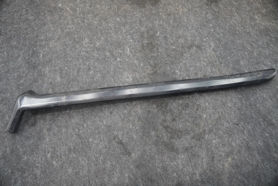 Tampa de guarnição de moldura de pilar dianteiro direito A 4636980230 Mercedes G550 W463 - Imagem 2 de 4