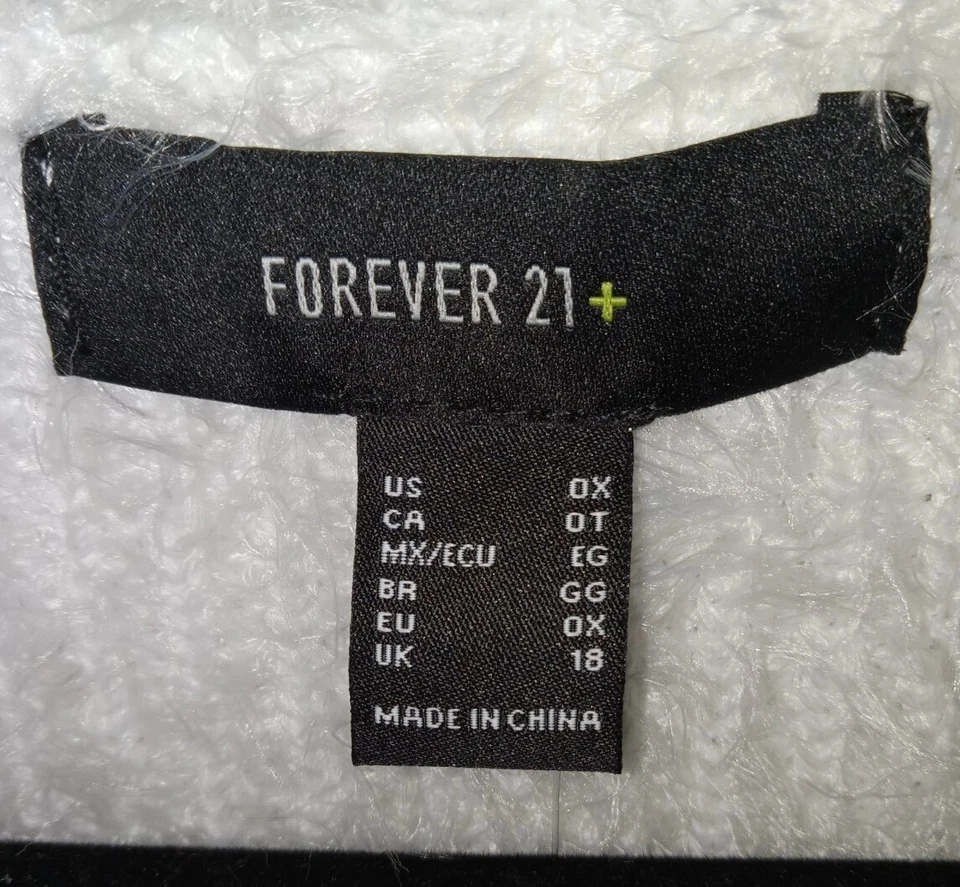 CARDIGÃ FEMININO FOREVER 21 PLUS BRANCO PELUDO SUÉTER CORTE MACIO CURTO TAMANHO 0X - Imagem 2 de 4