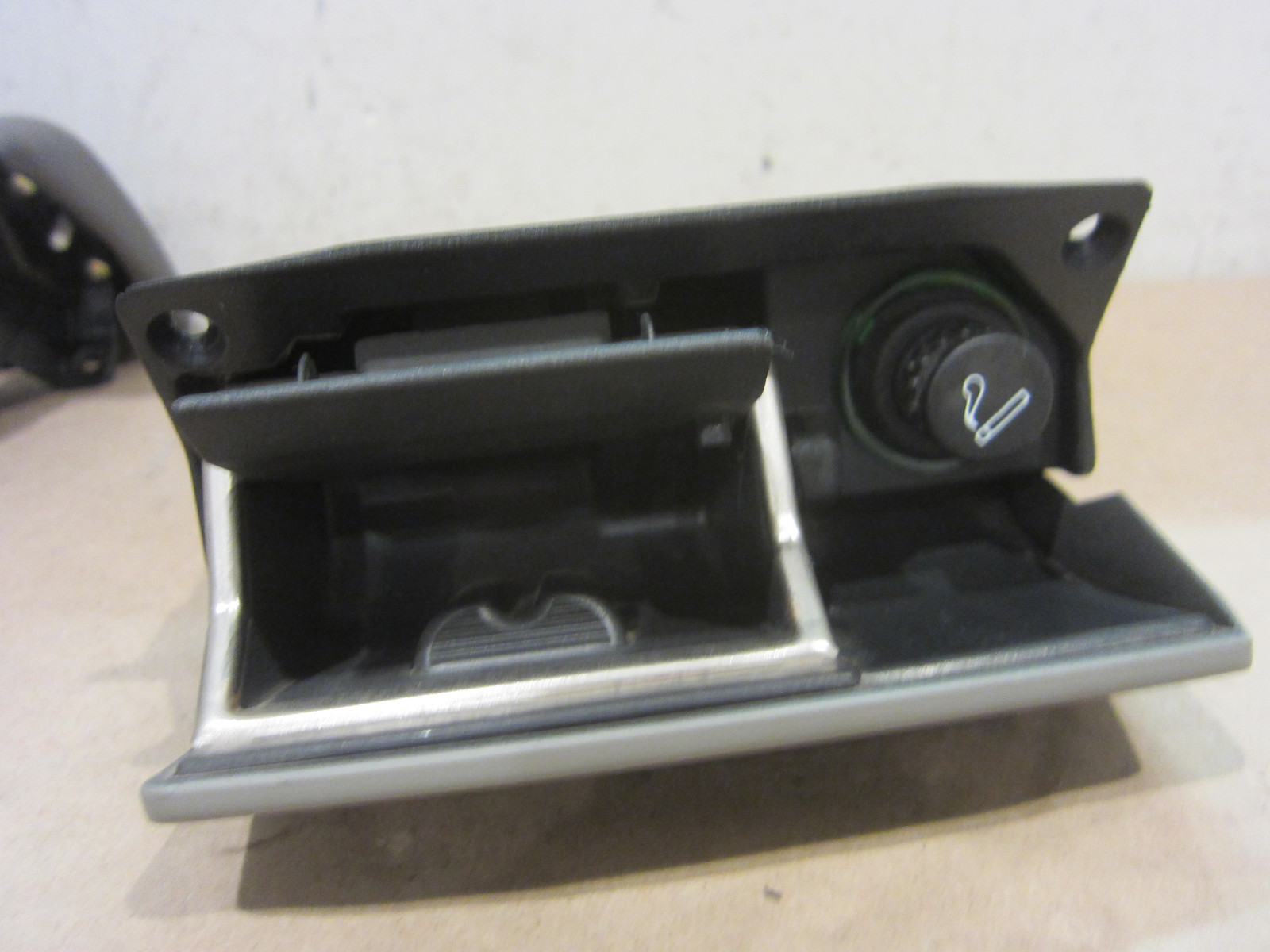 Maserati Quattroporte -  Rear Console Complete Ash Tray -Grey - P/N 981307830