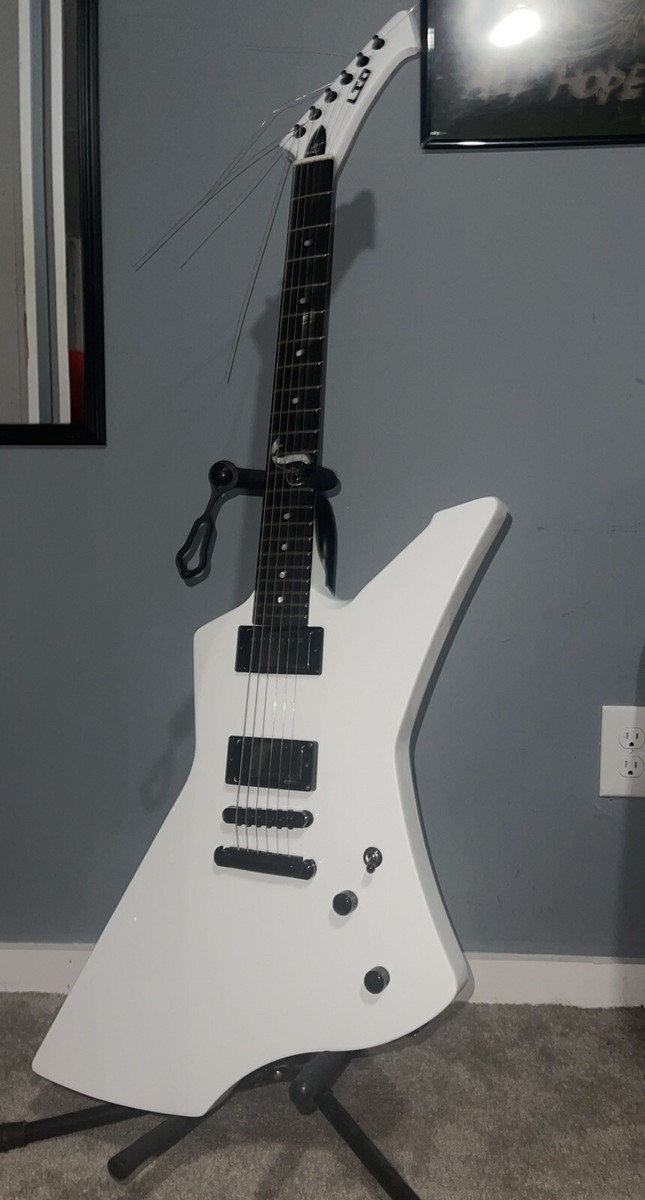 ESP LTD Snakebyte James Hetfield Signature 2022 White WITH ESP LTD Snakebyte James Hetfield Signature 2022 White WITH