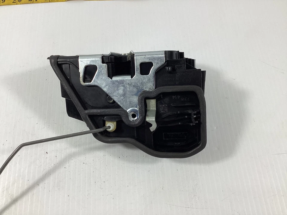 Unidad de actuador de pestillo de cerradura de puerta trasera derecha BMW X5 X6 2007-2013 7318414 OEM. Foto 3 de 4