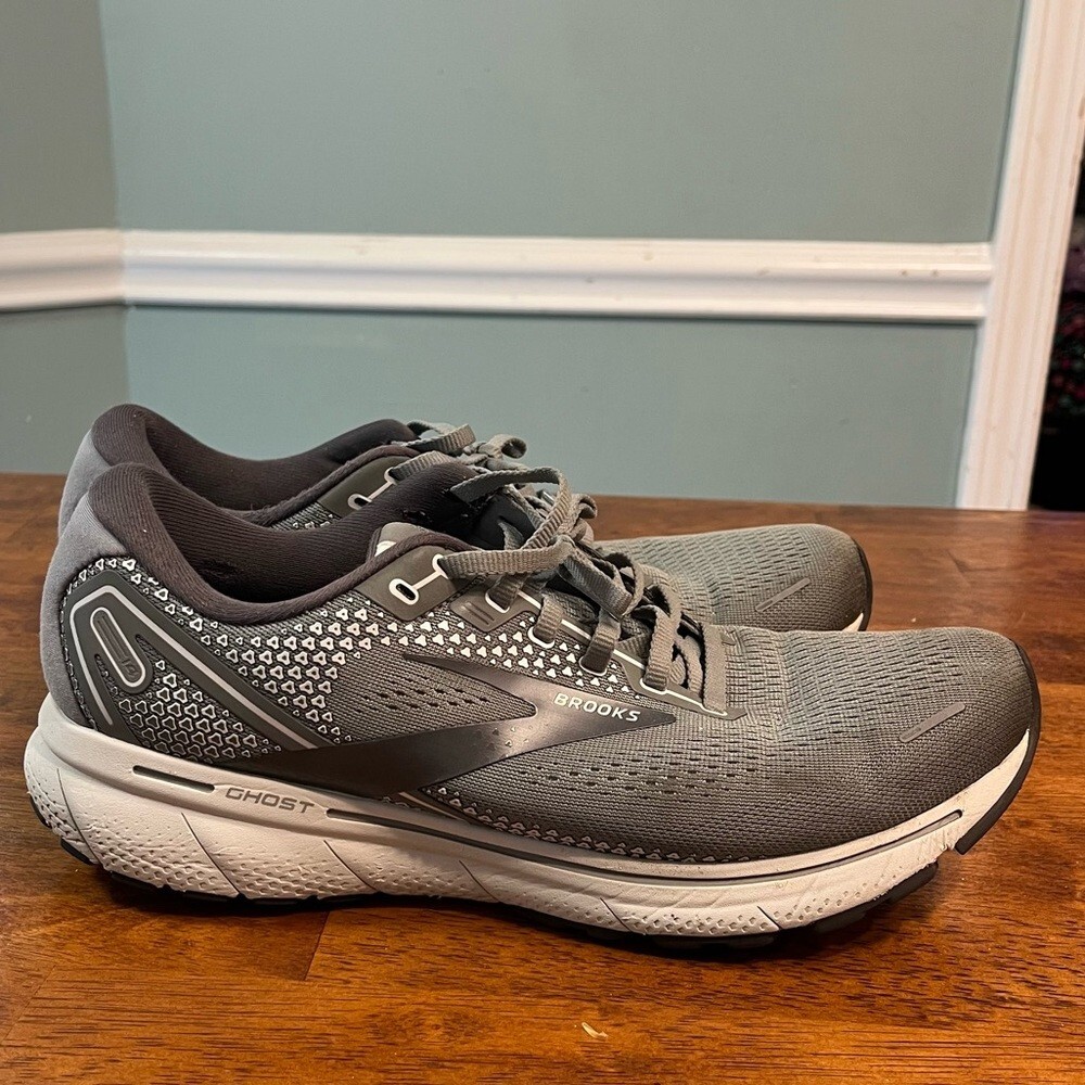 Brooks Gray Men’s Ghost 14 running athletic shoes sneakers size 10.5 Wide