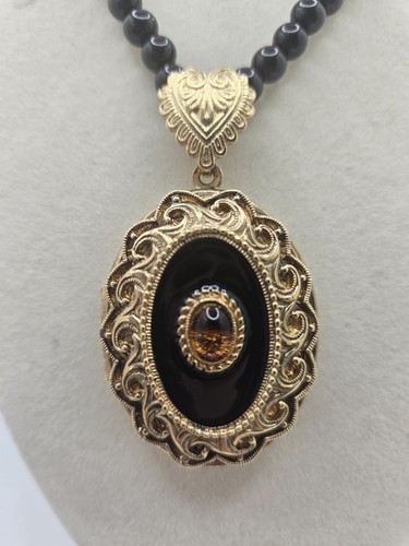 Vintage 1928 Victorian Style Black Bead Necklace with Locket Pendant - Picture 3 of 10
