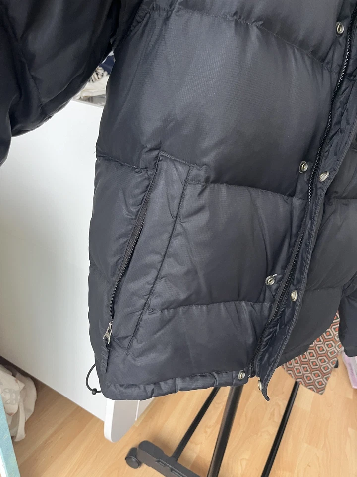 Timberland Men’s Duck Down Puffer Jacket, Black. Well worn but good cond. Size L - Image 4 of 4