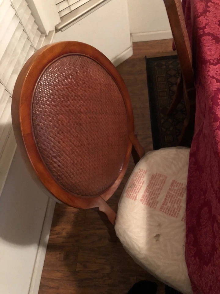 Juego de mesa de comedor de madera de roble en muy buen estado se ha usado varias veces Foto 3 de 4