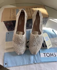 TOMS Classic Alpargata Natural Crochet Lace Slip On Shoes 8.5 NIB Dust Bag