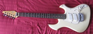 vintage-Fender-Performer-guitar-rare-Pearl-finish-beautiful-1985-1986-1987-strat