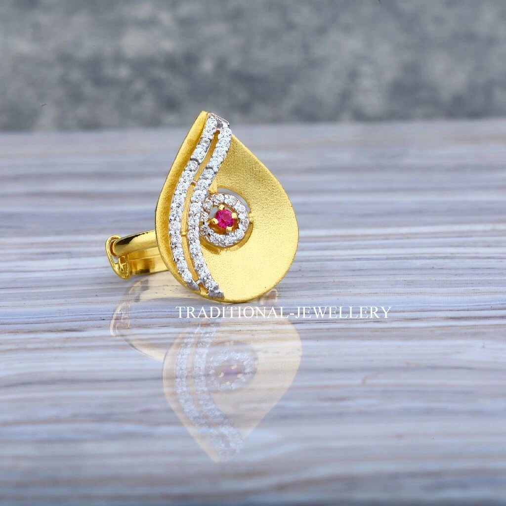 Green Stone Diamond Finger Ring | Buy diamond rings online at rinayra.com